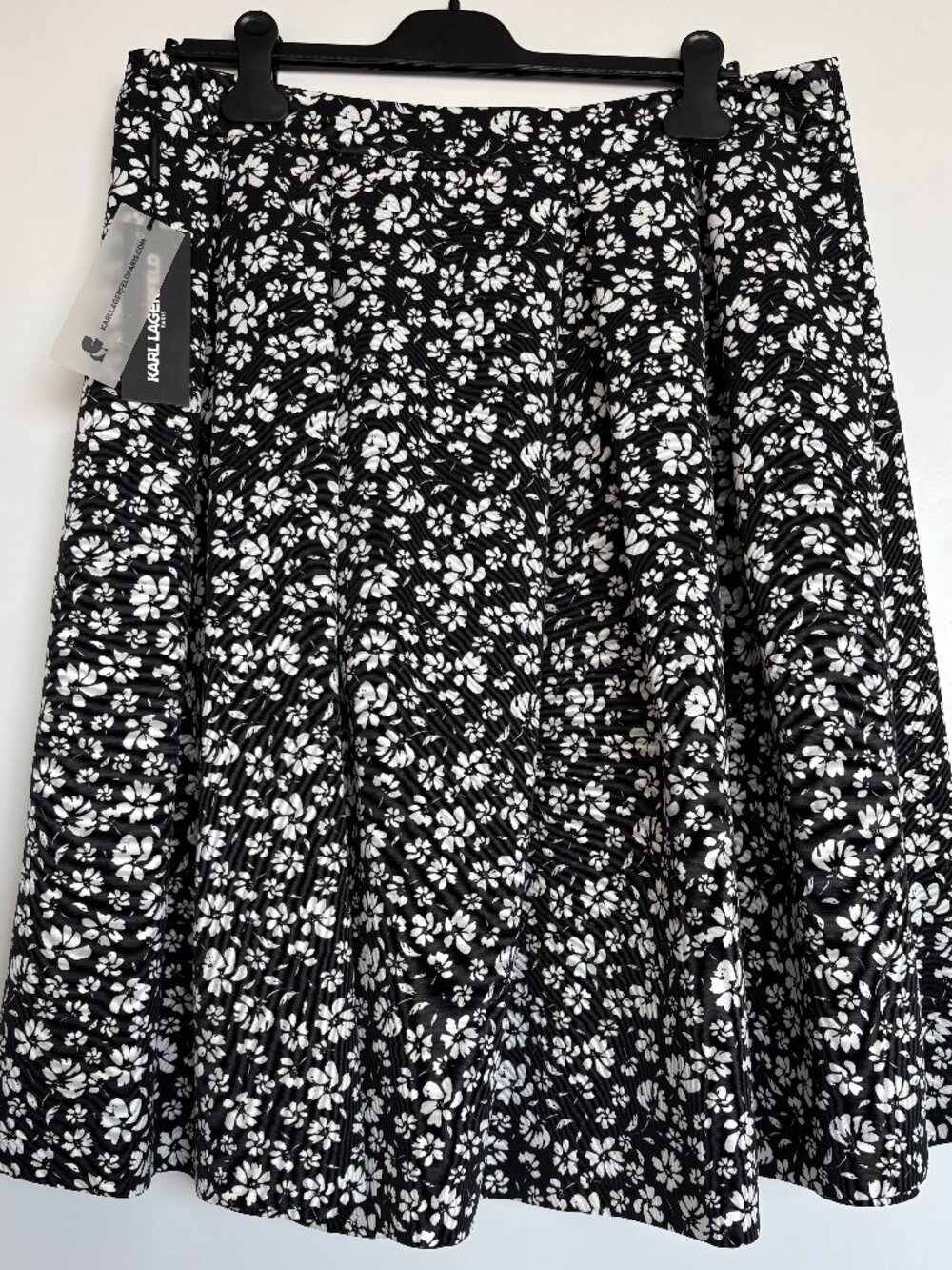 Karl Lagerfeld Paris Black White Floral Jacquard Skirt NWT Size 16